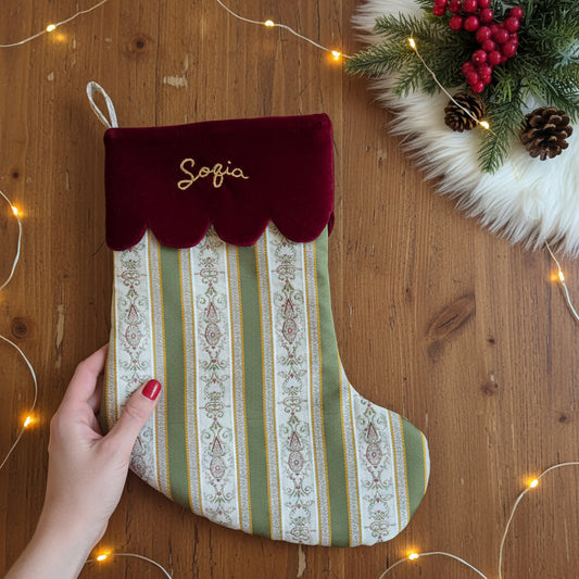 Christmas sewing patterns: decorative bow and lined stocking